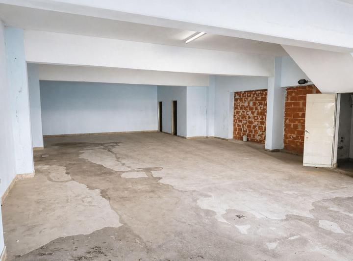 Local comercial · 233m²