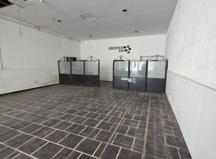 Local comercial · 168m²