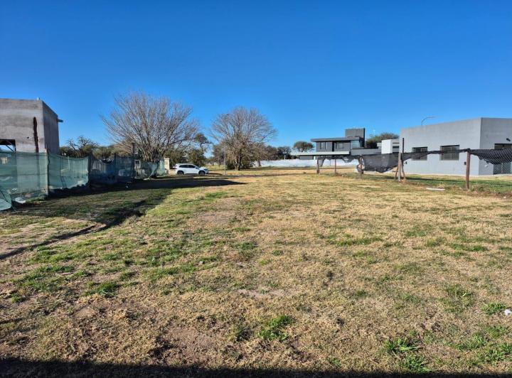 Terreno · 610m²