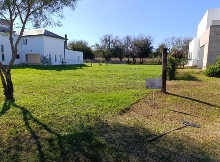 Terreno · 1385m²
