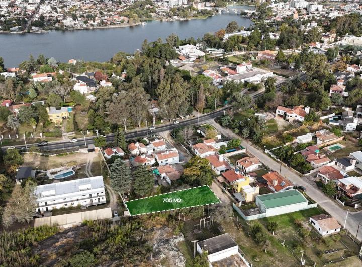 Terreno · 705m²