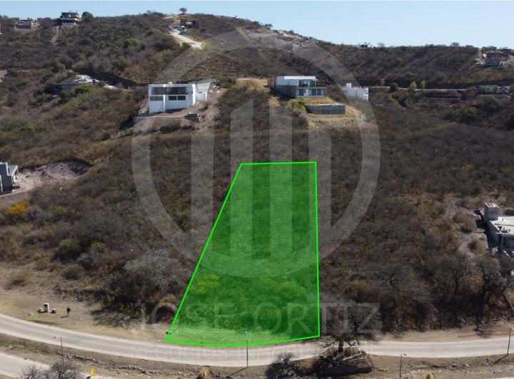 Terreno · 1215m²