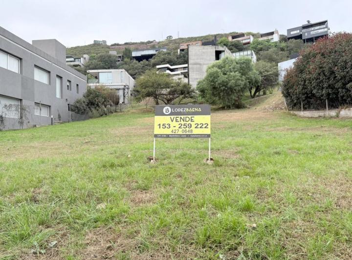 Terreno · 820m²