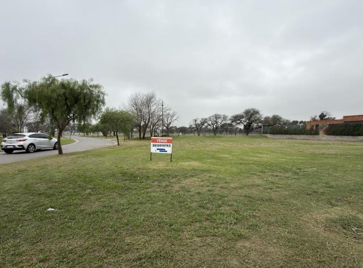 Terreno · 678m²