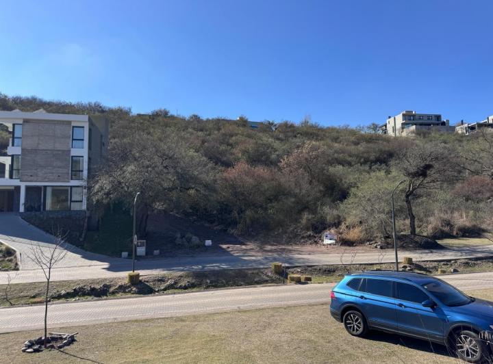 Terreno · 989m²
