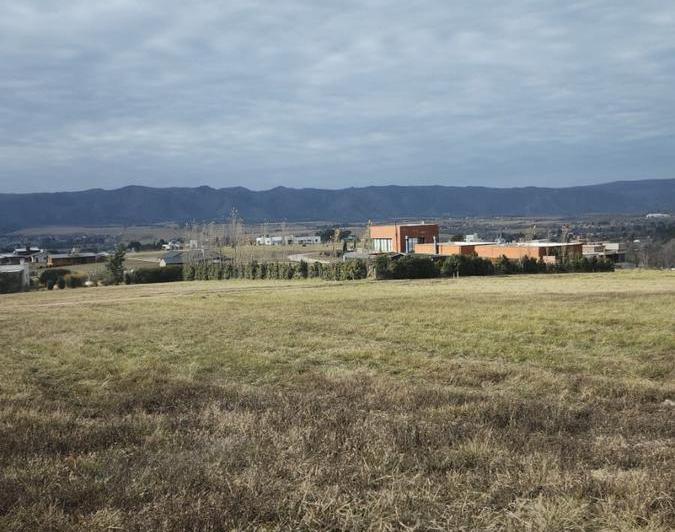 Terreno · 2200m²