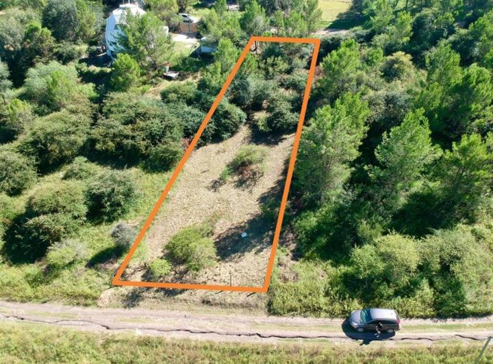 Terreno · 893m²
