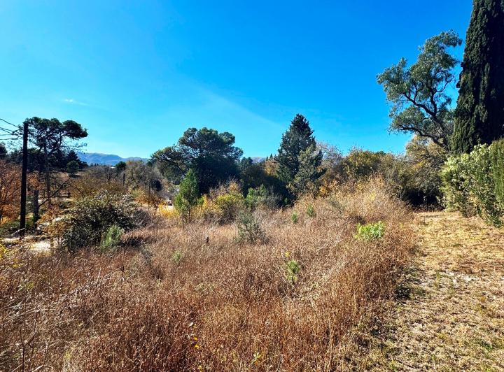 Terreno · 844m²