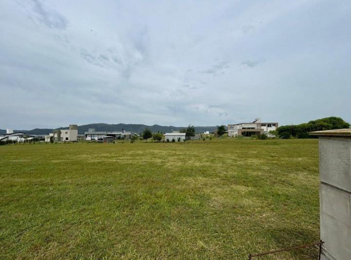 Terreno · 1327m²