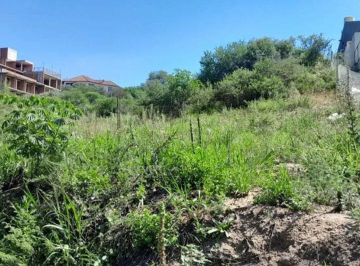 Terreno · 745m²