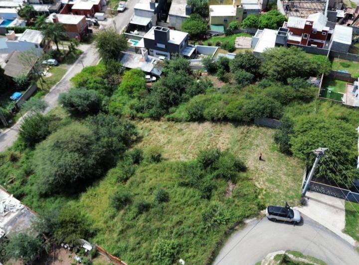 Terreno · 670m² · 2 Cocheras
