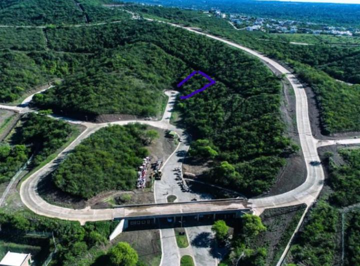 Terreno · 933m²