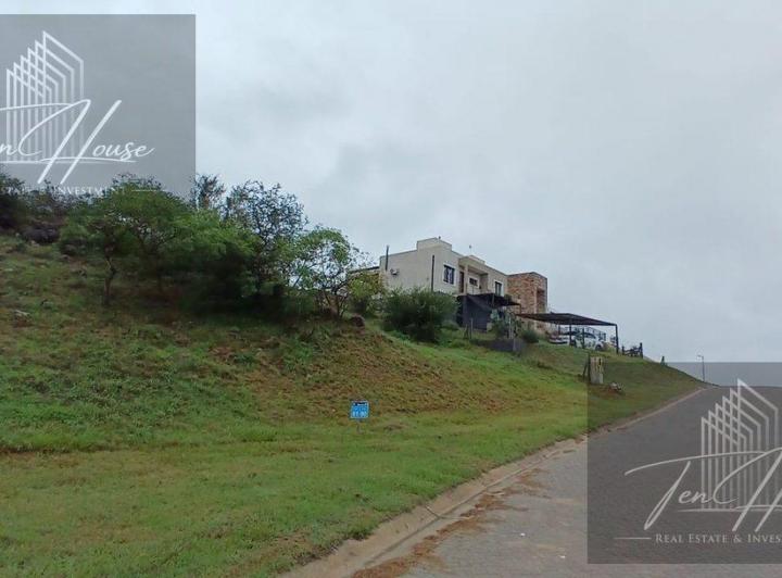 Terreno · 857m²