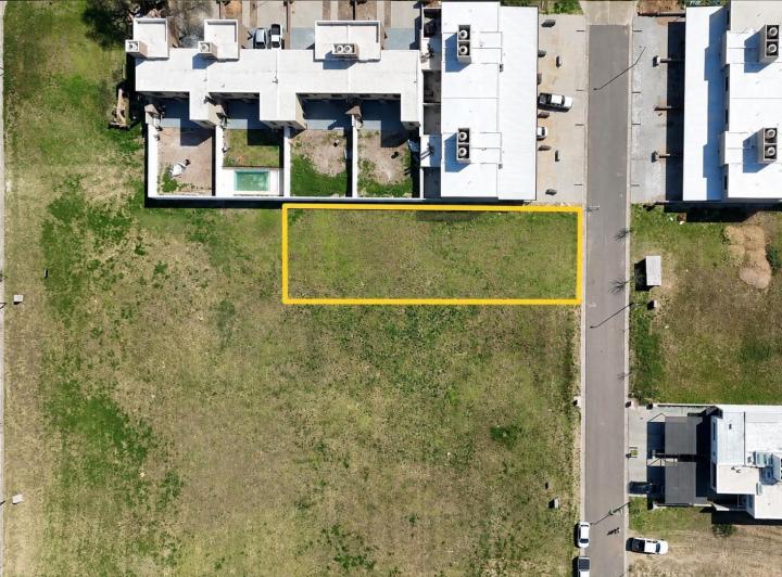 Terreno · 607m²