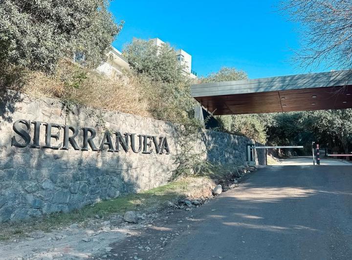 Terreno · 718m²