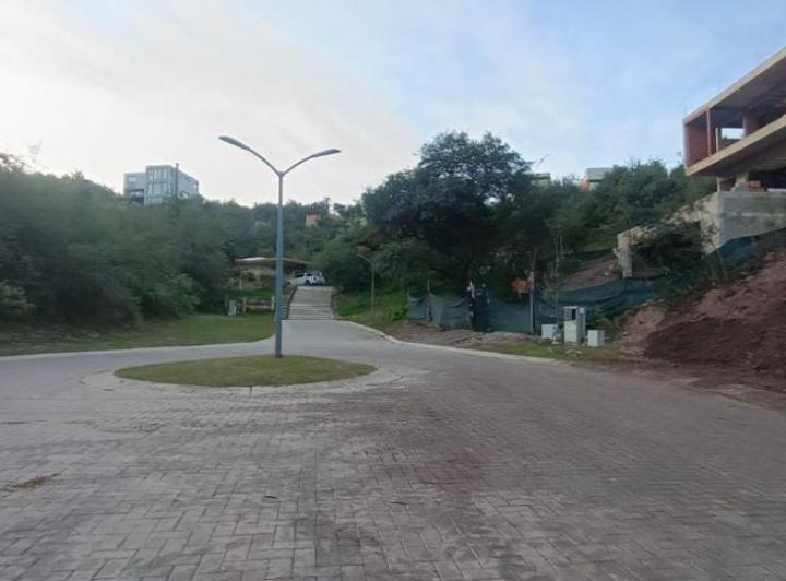 Terreno · 913m²