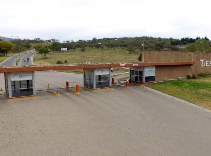 Terreno · 836m²