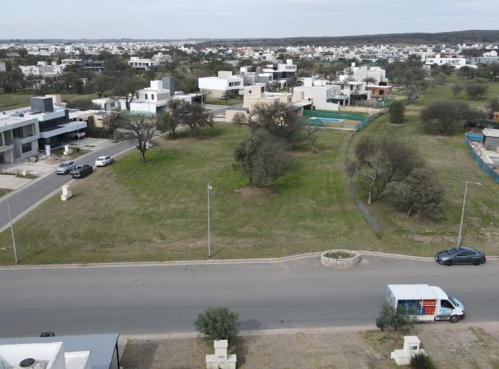Terreno · 602m²