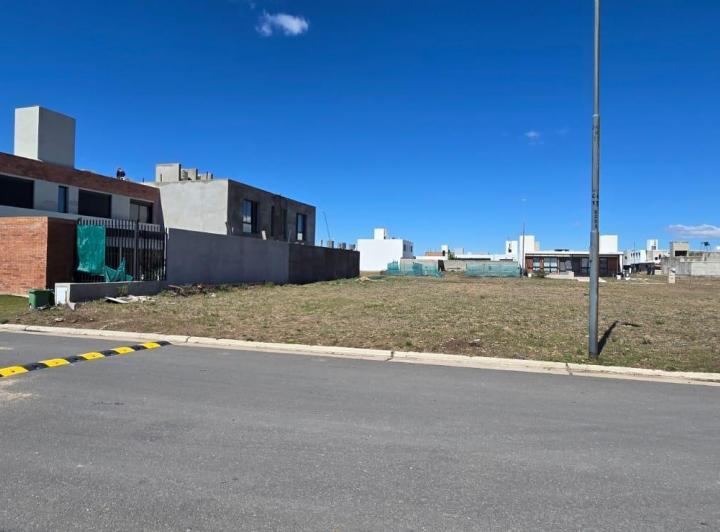 Terreno · 301m²