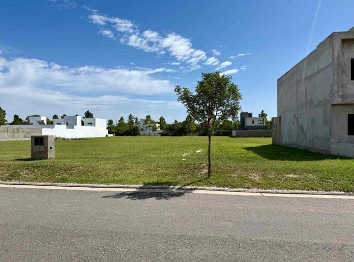 Terreno · 607m²