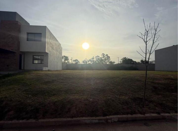 Terreno · 383m²