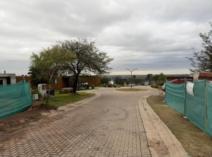 Terreno · 930m²