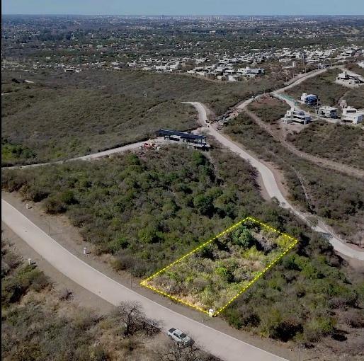 Terreno · 1296m²