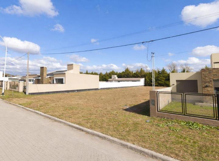 Terreno · 910m²