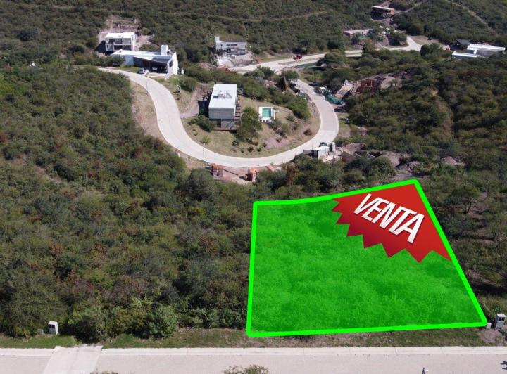 Terreno · 1215m²