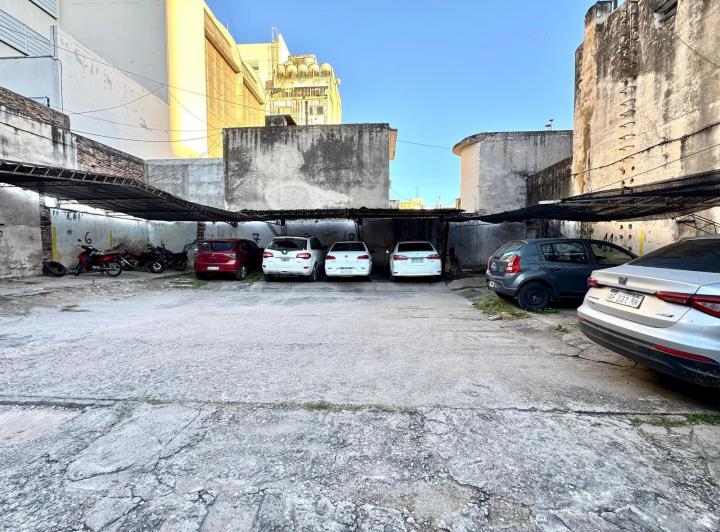 Terreno · 728m² · 7 Ambientes