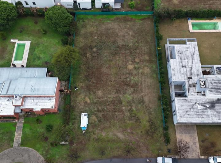 Terreno · 1360m²