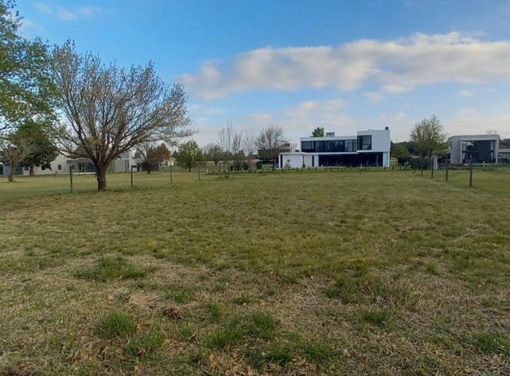 Terreno · 847m²