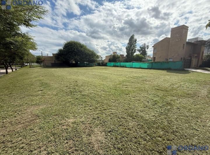 Terreno · 860m²