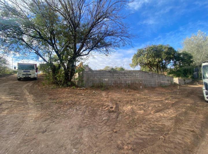 Terreno · 196m²