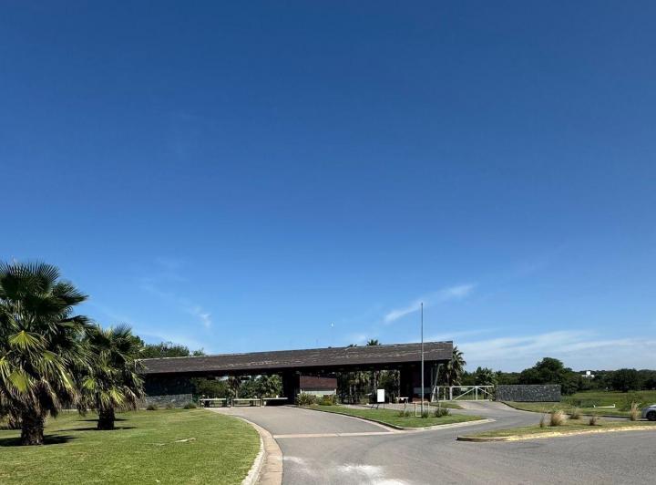 Terreno · 855m²