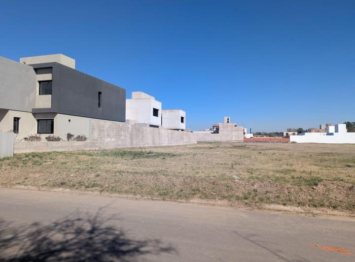 Terreno · 600m²