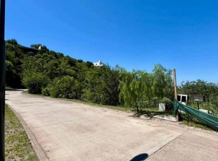 Terreno · 1800m²