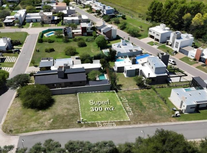 Terreno · 300m²