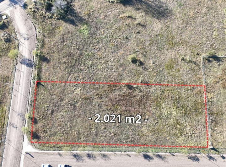 Terreno · 2021m²