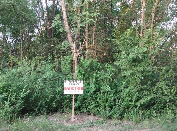 Terreno · 706m²