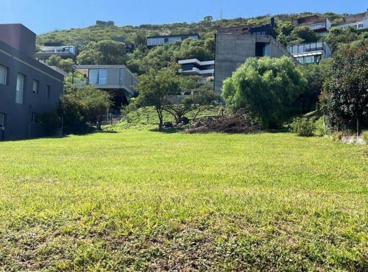 Terreno · 820m²
