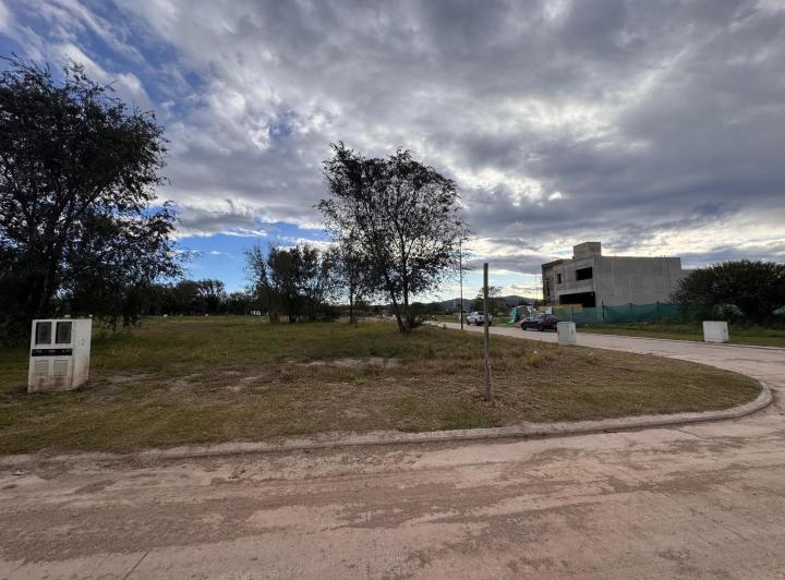 Terreno · 255m² · 2 Cocheras