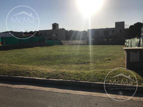 Terreno · 929m²