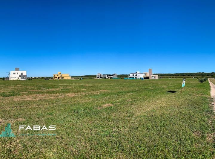 Terreno · 525m² · 1 Ambiente · 1 Cochera