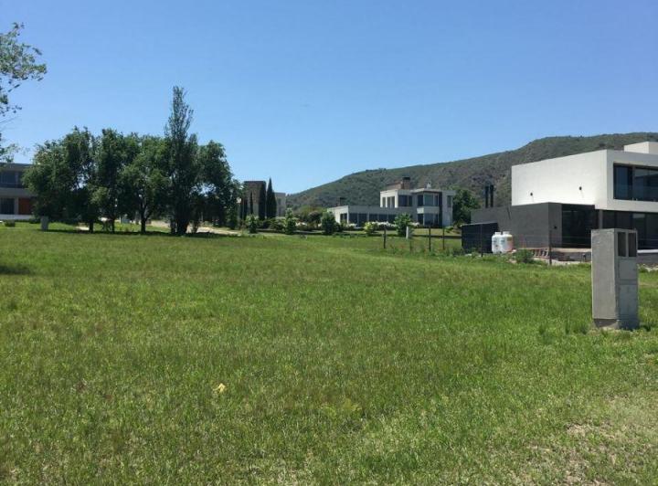Terreno · 883m²