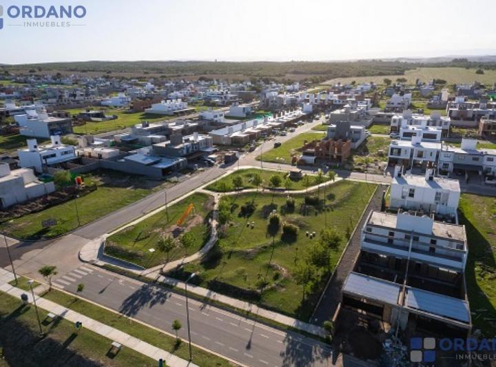 Terreno · 382m²