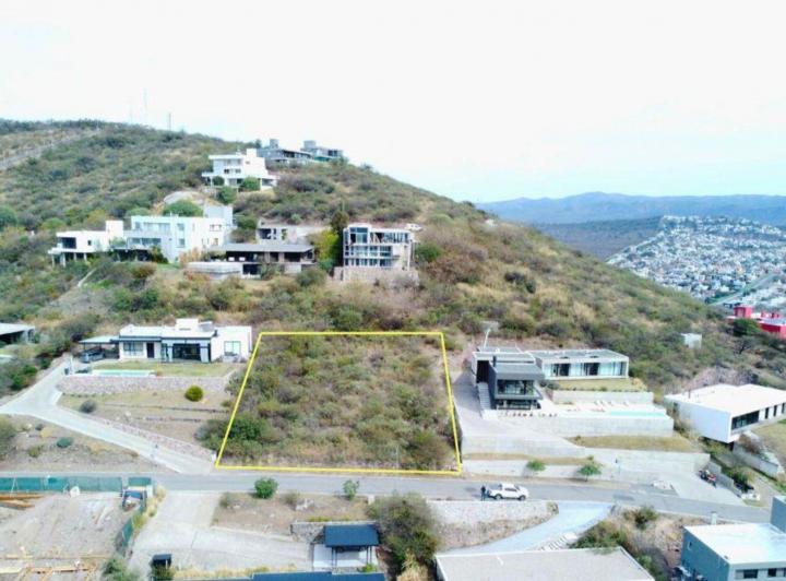 Terreno · 1312m²