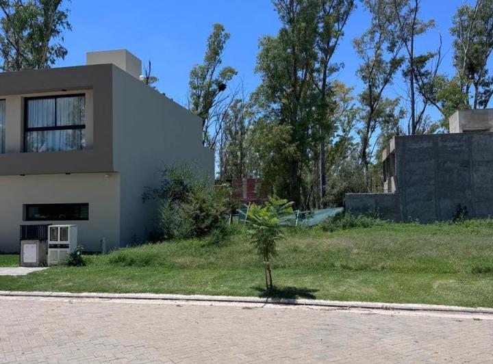 Terreno · 252m²