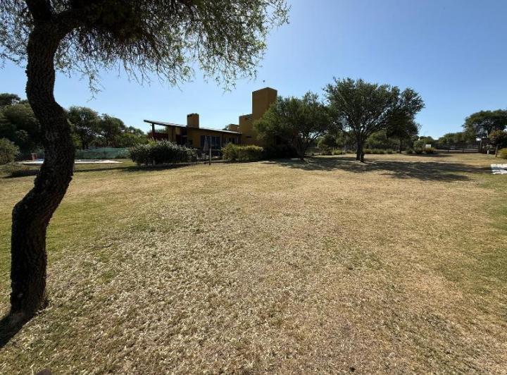Terreno · 878m²