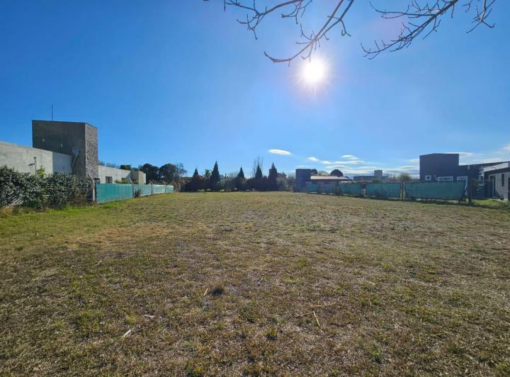 Terreno · 1350m²